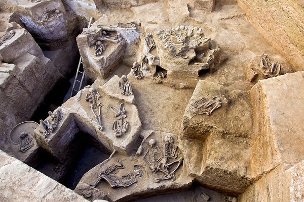 A mass grave in Peru.